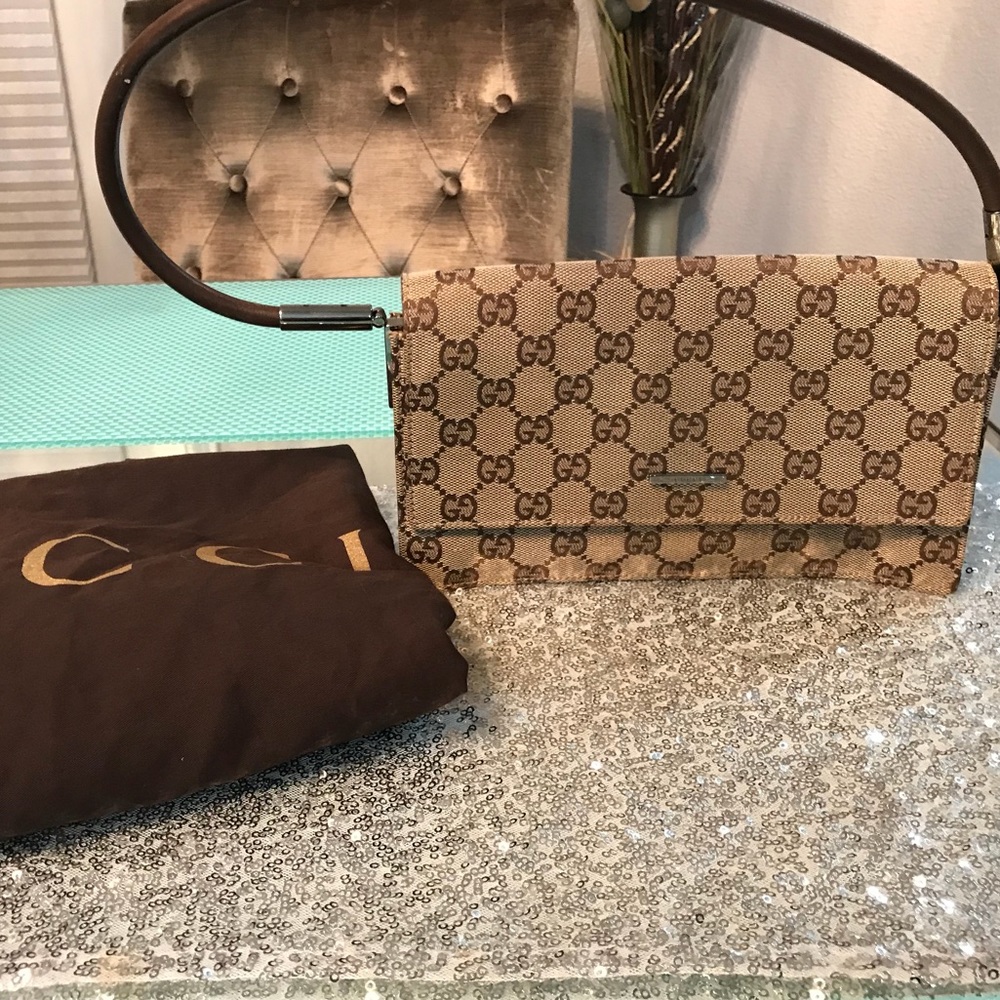 Small Gucci monogram purse